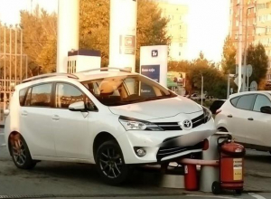 Женщина на «Тойоте» снесла часть заправочной колонки на ТНК в Волгодонске Женщина на «Тойоте» снесла часть заправочной колонки на ТНК в Волгодонске