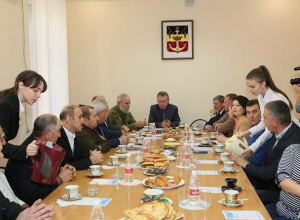 Лидеры политических партий Волгодонска, профсоюзных и национально-культурных организаций обсудили проблемы города Лидеры политических партий Волгодонска, профсоюзных и национально-культурных организаций обсудили проблемы города