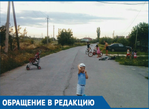 «Опасные игры»: из-за отсутствия детской площадки дети играют на проезжей части «Опасные игры»: из-за отсутствия детской площадки дети играют на проезжей части
