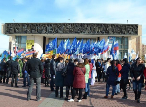 Тысячи волгодонцев поддержали шествие за единство России Тысячи волгодонцев поддержали шествие за единство России