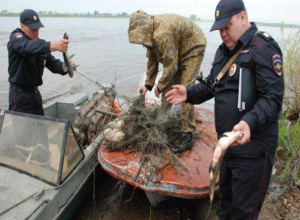 Кражу на сумму 200 000 рублей на берегу Дона под покровом ночи раскрыли волгодонские полицейские Кражу на сумму 200 000 рублей на берегу Дона под покровом ночи раскрыли волгодонские полицейские