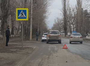 Пешехода сбили на «зебре» рядом с расчетным центром ВТС в Волгодонске Пешехода сбили на «зебре» рядом с расчетным центром ВТС в Волгодонске