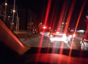 «Шевроле Ланос» вынесло на газон после жесткого столкновения с «Приорой» в Волгодонске «Шевроле Ланос» вынесло на газон после жесткого столкновения с «Приорой» в Волгодонске
