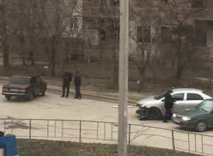 «Семерка» и иномарка не поделили перекресток в старой части Волгодонска «Семерка» и иномарка не поделили перекресток в старой части Волгодонска