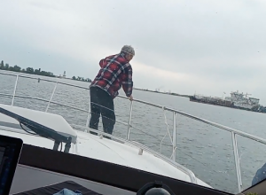 Моряк показал на видео, как за 4 часа проплыл из Калача-на-Дону к Волгодонску Моряк показал на видео, как за 4 часа проплыл из Калача-на-Дону к Волгодонску