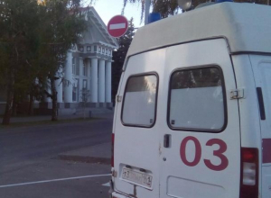 В финотделе администрации Волгодонска потребовалась помощь сотрудников «скорой» В финотделе администрации Волгодонска потребовалась помощь сотрудников «скорой»