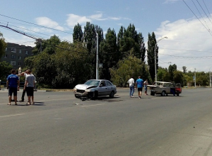 На Морской произошло столкновение двух автомобилей, есть пострадавшие На Морской произошло столкновение двух автомобилей, есть пострадавшие