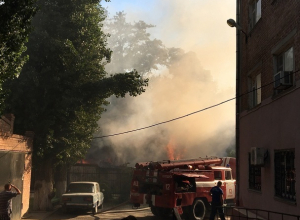 В старой части Волгодонска дотла сгорели десятки гаражей В старой части Волгодонска дотла сгорели десятки гаражей
