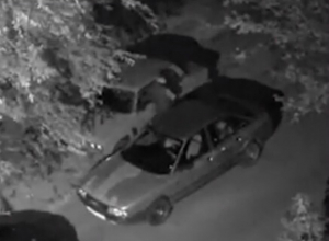 В Волгодонске двое неизвестных украли аккумулятор из автомобиля ВАЗ-2106 В Волгодонске двое неизвестных украли аккумулятор из автомобиля ВАЗ-2106