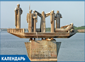 За несколько дней до открытия скульптуру «Стенька Разин со товарищи на ладье» на реке Дон сбил грузовой теплоход За несколько дней до открытия скульптуру «Стенька Разин со товарищи на ладье» на реке Дон сбил грузовой теплоход