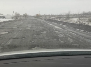 Автомобилист записал видео-предупреждение об опасном участке трассы Волгодонск-Ростов Автомобилист записал видео-предупреждение об опасном участке трассы Волгодонск-Ростов
