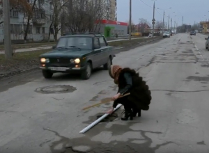 «Ямы-убийцы» поджидают автомобилистов на дорогах Волгодонска «Ямы-убийцы» поджидают автомобилистов на дорогах Волгодонска