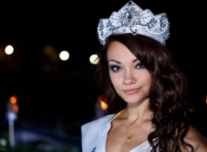 Победительница «Мисс Блокнот-2016» Елена Луполова рассказала, как она боролась с критикой и куда потратила выигранные деньги Победительница «Мисс Блокнот-2016» Елена Луполова рассказала, как она боролась с критикой и куда потратила выигранные деньги