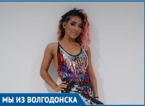 Уроженка Волгодонска Эльмира Махмудова зажгла на церемонии закрытия ЧМ-2018 вместе с Никки Джэмом Уроженка Волгодонска Эльмира Махмудова зажгла на церемонии закрытия ЧМ-2018 вместе с Никки Джэмом