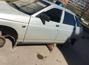 «Чёрные» автомеханники под покровом ночи сняли все колёса с «десятки» в Волгодонске «Чёрные» автомеханники под покровом ночи сняли все колёса с «десятки» в Волгодонске