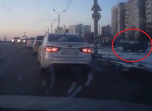 Хитрые водители придумали способ объезжать пробки в Волгодонске Хитрые водители придумали способ объезжать пробки в Волгодонске