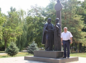 Больше всего в Волгодонске Петр Горчанюк любит памятник муромским святым Петру и Февронии Больше всего в Волгодонске Петр Горчанюк любит памятник муромским святым Петру и Февронии