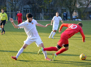 Волгодонские футболисты обыграли аксайцев со счетом 3:1 Волгодонские футболисты обыграли аксайцев со счетом 3:1