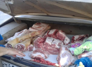 В Волгодонске оштрафовали торгующих опасным мясом из багажника продавцов В Волгодонске оштрафовали торгующих опасным мясом из багажника продавцов