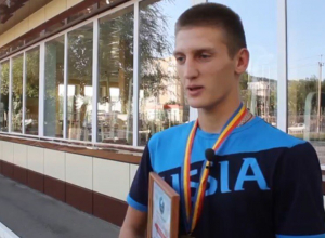 Чемпиона мира Александра Бобырева встретили в Волгодонске аплодисментами и криками «браво» Чемпиона мира Александра Бобырева встретили в Волгодонске аплодисментами и криками «браво»