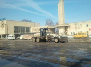 Привокзальную площадь очистили от снега и грязи после публикации видео в «Блокноте» Привокзальную площадь очистили от снега и грязи после публикации видео в «Блокноте»