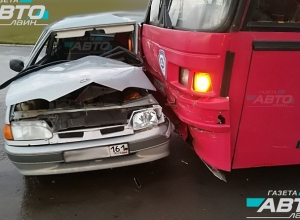 В Волгодонске недалеко от атомной станции автобус МАЗ влетел в «пятнадцатую» В Волгодонске недалеко от атомной станции автобус МАЗ влетел в «пятнадцатую»