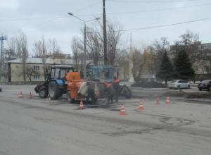 На дорогах Волгодонска начался ямочный ремонт На дорогах Волгодонска начался ямочный ремонт