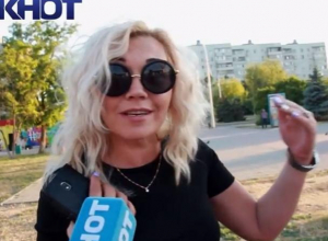 Цвета знаю, а как расположены нет, - волгодонцы попытались вспомнить порядок российского флага Цвета знаю, а как расположены нет, - волгодонцы попытались вспомнить порядок российского флага