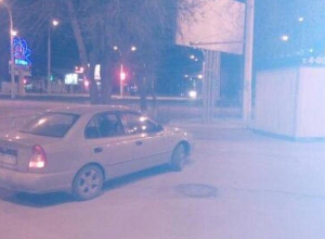 Водитель «Акцента» припарковался на Комсомольской площади Водитель «Акцента» припарковался на Комсомольской площади