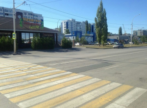 Активная волгодончанка пыталась добиться установки светофора по улице Ленинградской Активная волгодончанка пыталась добиться установки светофора по улице Ленинградской