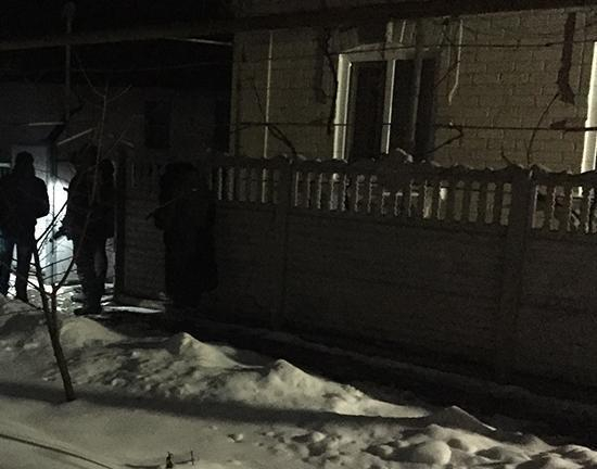 Пытавшиеся угнать машину преступники зарезали собаку и покалечили пенсионерку Пытавшиеся угнать машину преступники зарезали собаку и покалечили пенсионерку