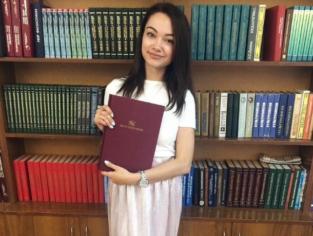 «Мисс Блокнот-2016» Елена Луполова защитила диплом на «отлично» «Мисс Блокнот-2016» Елена Луполова защитила диплом на «отлично»