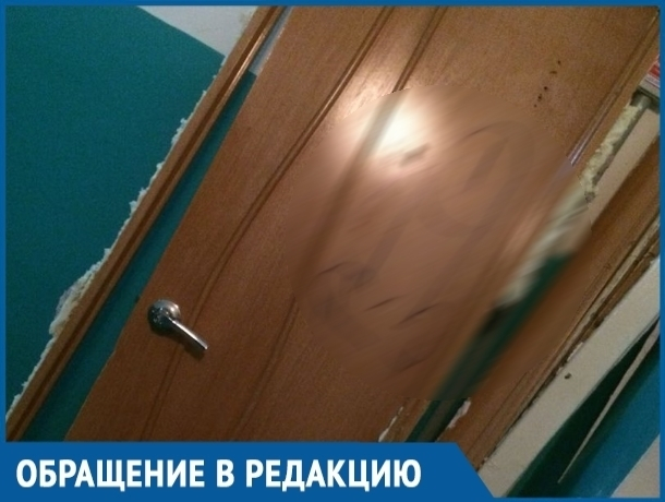 Непристойные записи на выброшенной в подъезде двери заставляют краснеть и злиться волгодонцев Непристойные записи на выброшенной в подъезде двери заставляют краснеть и злиться волгодонцев