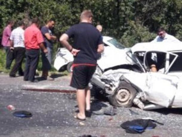 В жуткой аварии в Волгодонском районе есть погибшие В жуткой аварии в Волгодонском районе есть погибшие