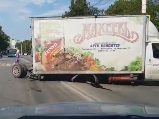 «Газель» с вырванным задним мостом перегородила дорогу на Энтузиастов «Газель» с вырванным задним мостом перегородила дорогу на Энтузиастов