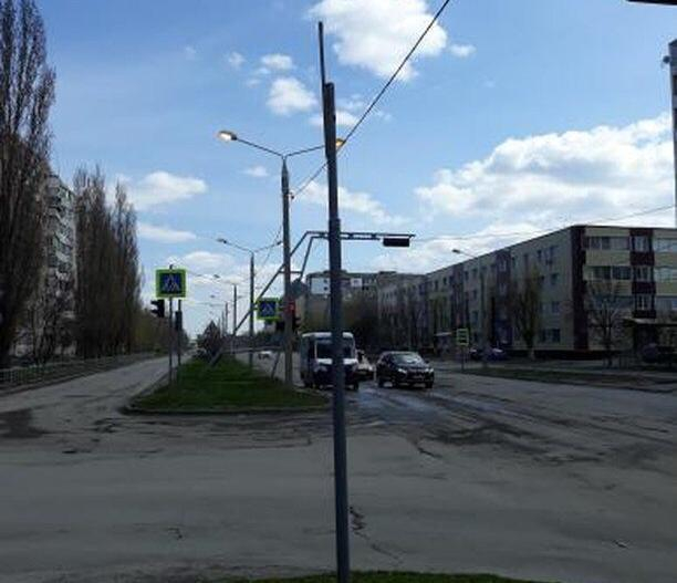 Только в Волгодонске днем горят уличные фонари, - читатель Только в Волгодонске днем горят уличные фонари, - читатель