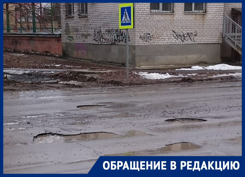 «Поток фекалий смыл дорогу на переулке Озерный»: волгодонцы «Поток фекалий смыл дорогу на переулке Озерный»: волгодонцы