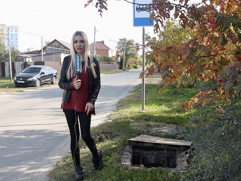 Вышел из автобуса - попал в открытый колодец: как выглядят новые остановки в Волгодонске Вышел из автобуса - попал в открытый колодец: как выглядят новые остановки в Волгодонске