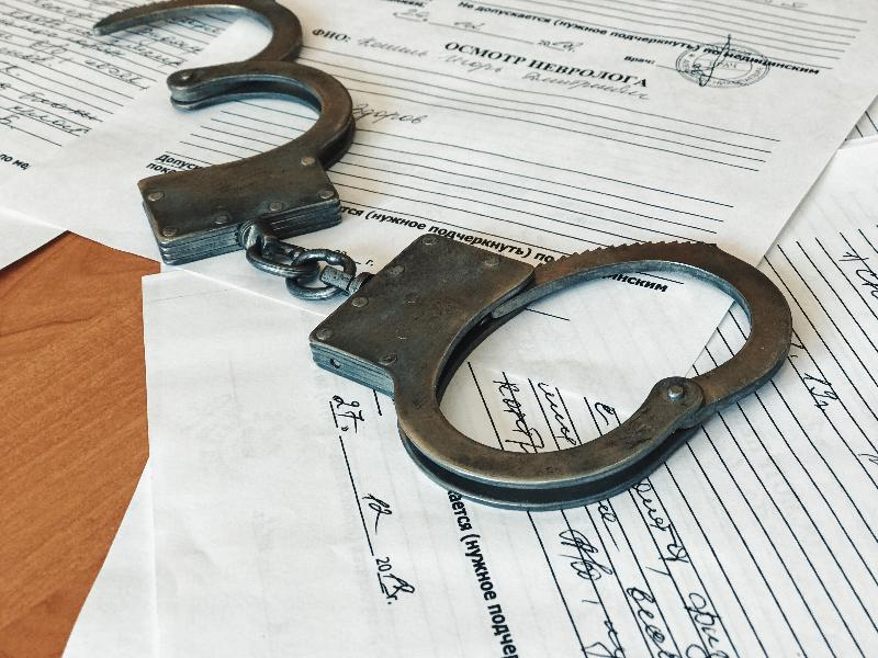 Уголовное дело возбудили в отношении главного инженера «Парка Победы» и сотрудника «Водоканала» из-за падения ребенка в люк Уголовное дело возбудили в отношении главного инженера «Парка Победы» и сотрудника «Водоканала» из-за падения ребенка в люк