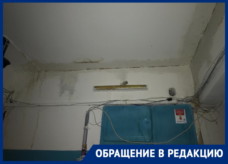 «Мы уже устали»: один из многоквартирных домов в Волгодонске заливает с крыши «Мы уже устали»: один из многоквартирных домов в Волгодонске заливает с крыши