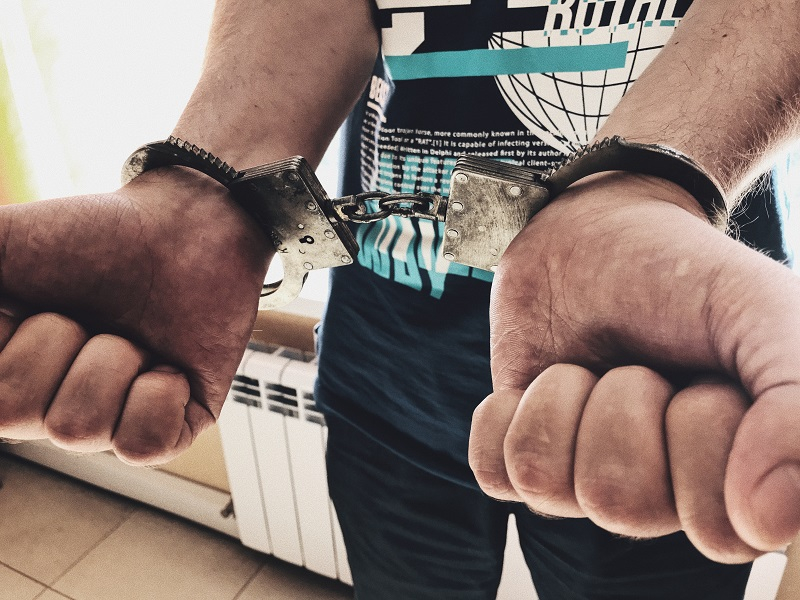 В Зимовниках бизнесмена обвинили в краже у детского садика миллиона рублей В Зимовниках бизнесмена обвинили в краже у детского садика миллиона рублей