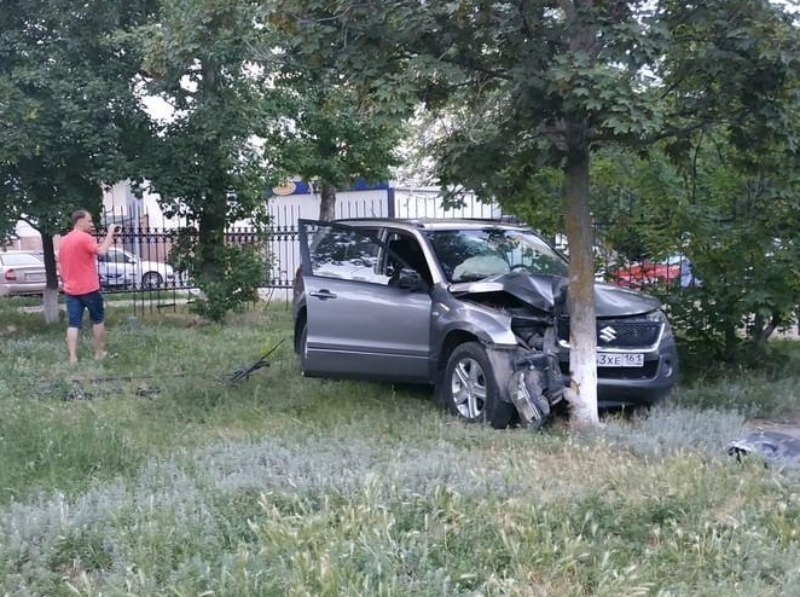 Выпивший мужчина на «Судзуки» снес школьный забор и влетел в дерево Выпивший мужчина на «Судзуки» снес школьный забор и влетел в дерево