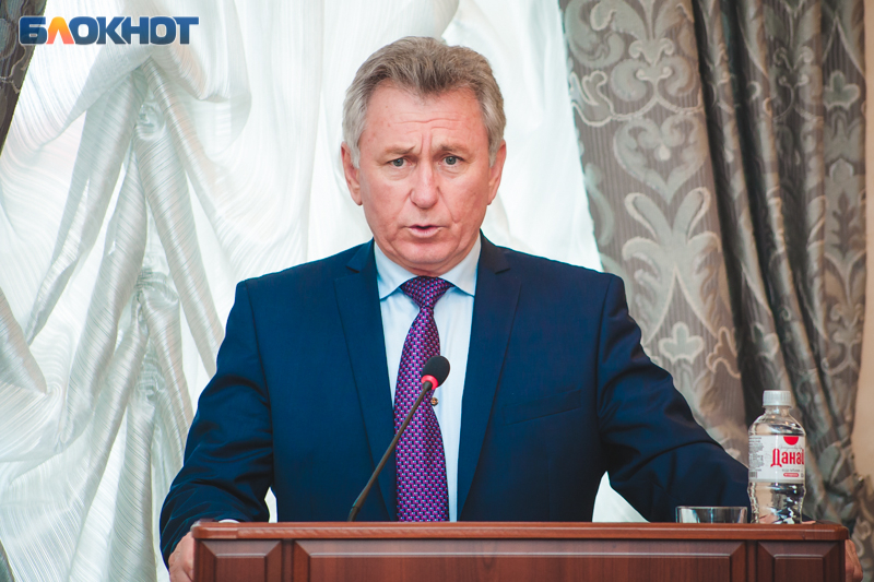Виктор Мельников выступил с отчетом перед депутатами Волгодонска Виктор Мельников выступил с отчетом перед депутатами Волгодонска