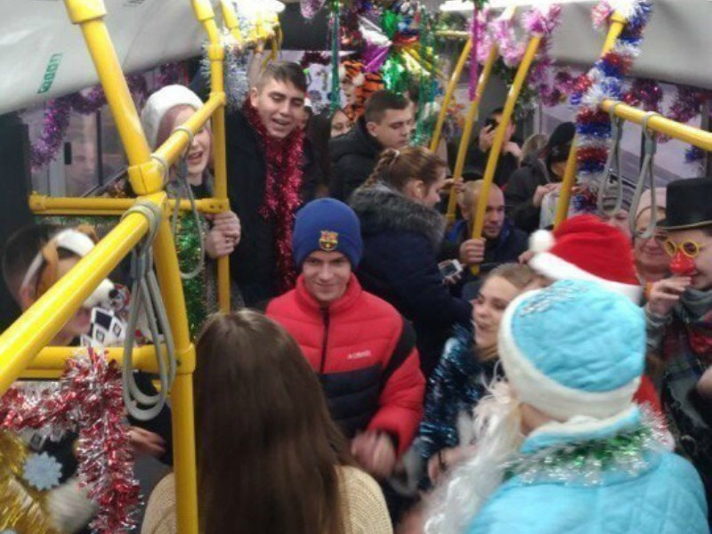 В Волгодонске отменили «новогодний троллейбус» В Волгодонске отменили «новогодний троллейбус»