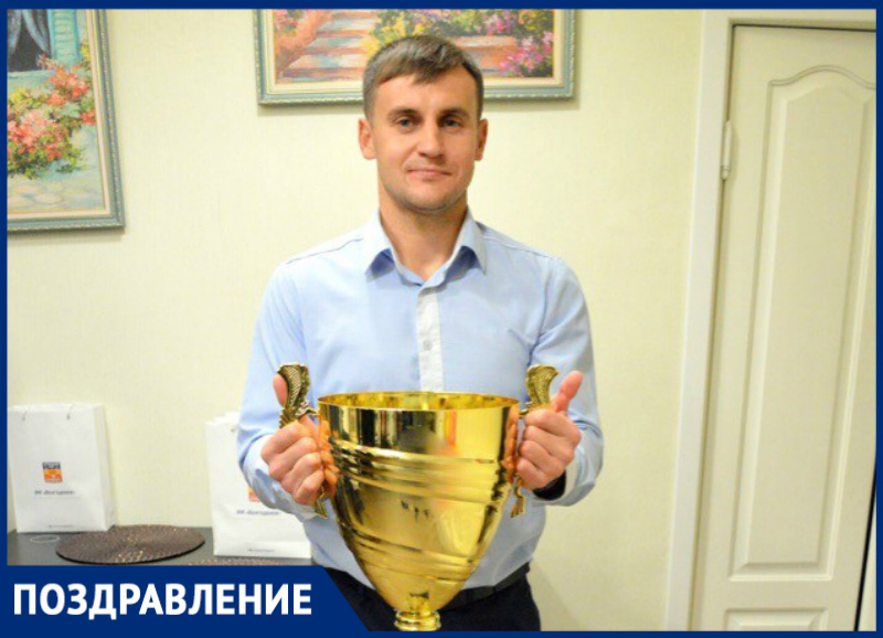 Полузащитник ФК «Волгодонск» Анатолий Макаренко отмечает личный праздник Полузащитник ФК «Волгодонск» Анатолий Макаренко отмечает личный праздник