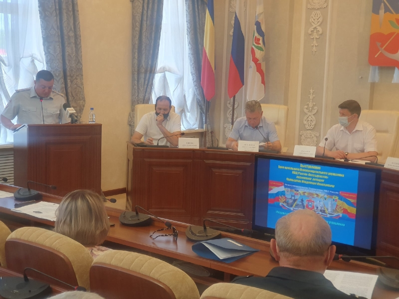 «Одного продавца хлопнули - пришел другой»: полицейский рассказал, почему ночью в Волгодонске торгуют алкоголем «Одного продавца хлопнули - пришел другой»: полицейский рассказал, почему ночью в Волгодонске торгуют алкоголем