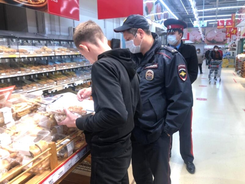 В магазинах, на рынках и аптеках большинство волгодонцев соблюдают масочный режим В магазинах, на рынках и аптеках большинство волгодонцев соблюдают масочный режим