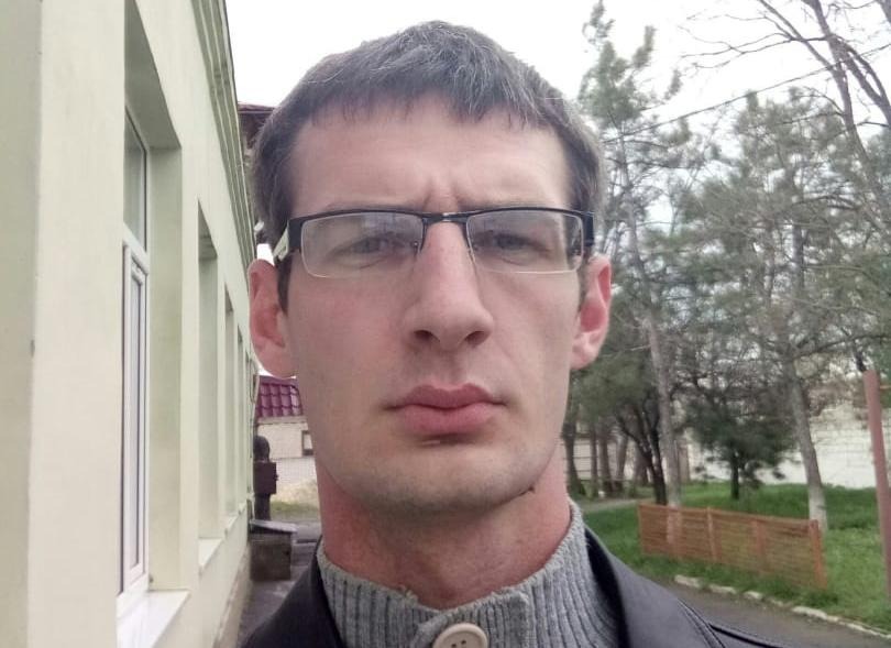Высокий и худой: в Морозовске разыскивают пропавшего 30-летнего мужчину Высокий и худой: в Морозовске разыскивают пропавшего 30-летнего мужчину