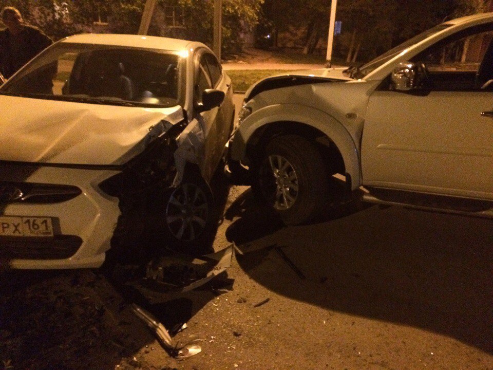 Водитель «Мицубиси» разбил стоящий возле дороги «Хендай» в Волгодонске
