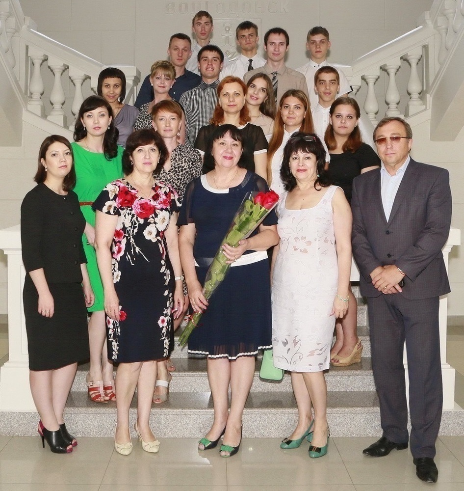 Школьники, артисты, экономисты, студенты и бетонщик - кого выбрали в молодежное правительство Волгодонска  